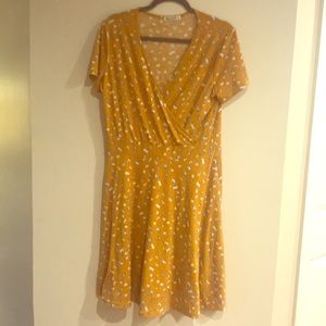 Comfy yellow flowered dress. Size XL